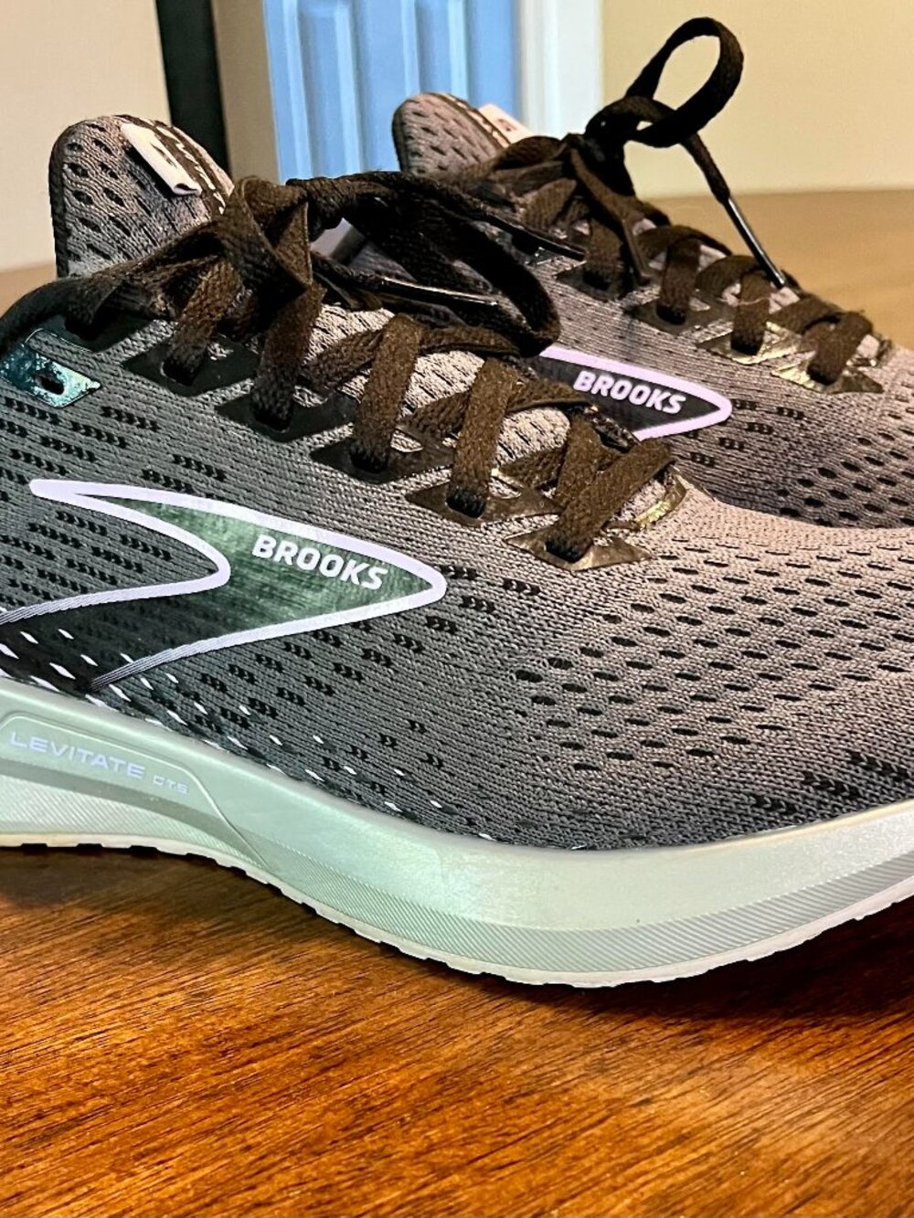 Women's Brooks Levitate GTS 5 Running Shoes Ebony/Black/Lilac Colorway Size 9